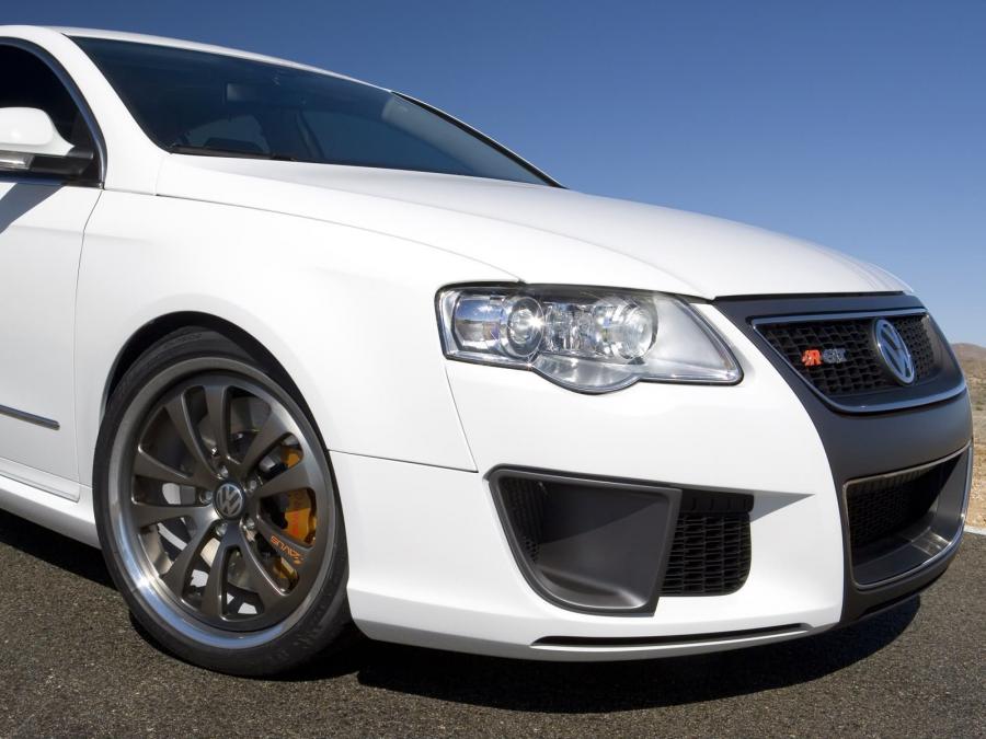  Volkswagen Passat R GT Concept 2005 года  (фото 10 из 13)
